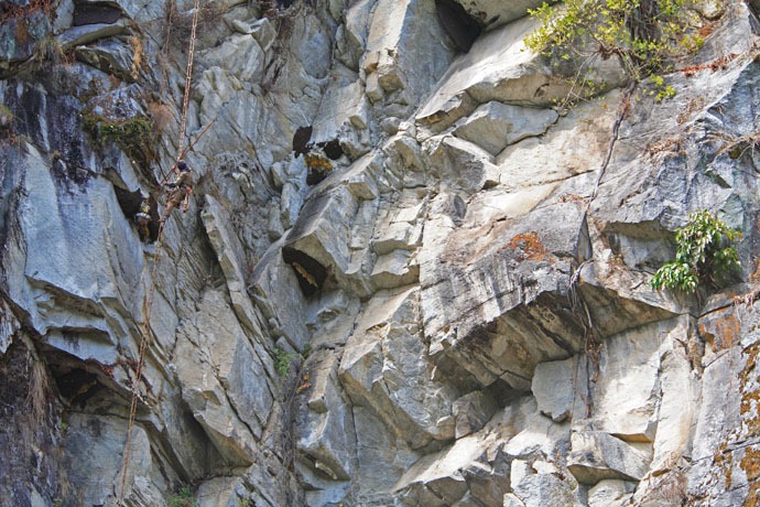 nepal_honey_hunters_12