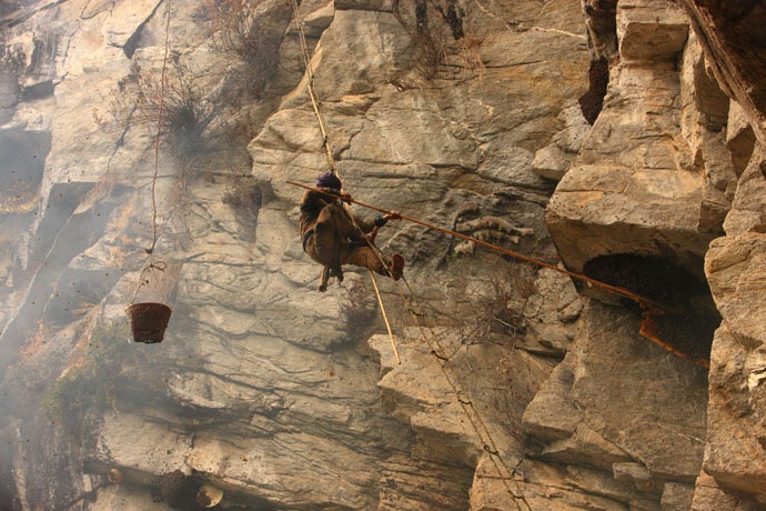 nepal_honey_hunters_13