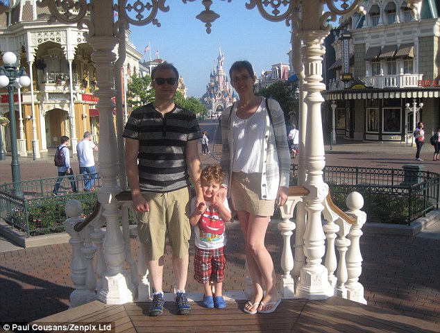 article-2540162-1AB0E8B600000578-246_634x480