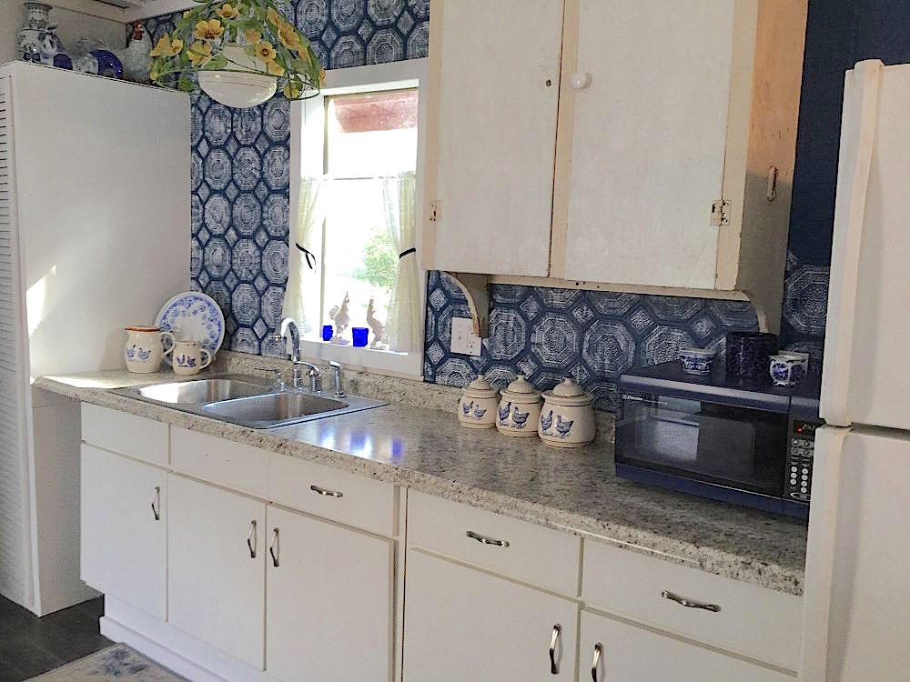 i-turned-an-18-year-old-storage-shed-into-a-cottage-diy-home-decor-home-improvement-4