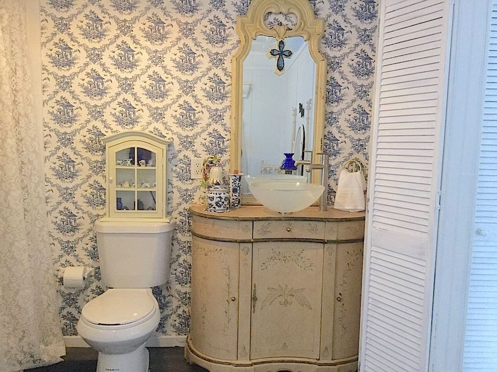 i-turned-an-18-year-old-storage-shed-into-a-cottage-diy-home-decor-home-improvement-5