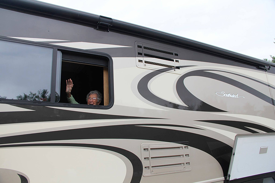 90-year-old-woman-road-trip-cancer-treatment-driving-miss-norma-38