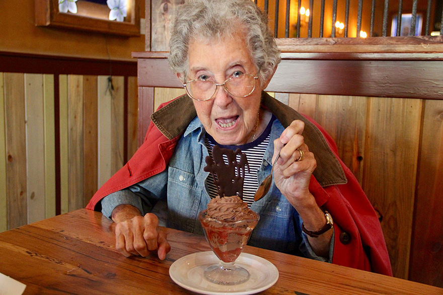 90-year-old-woman-road-trip-cancer-treatment-driving-miss-norma-40