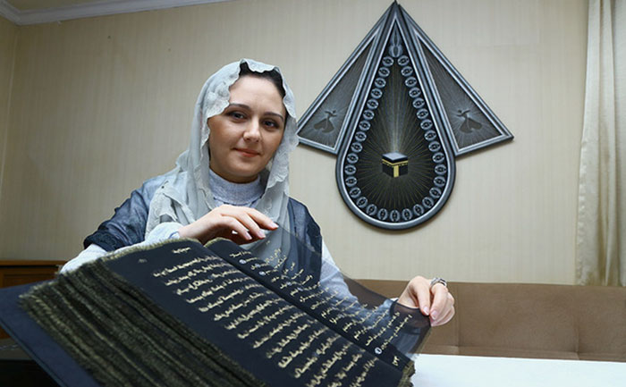 gold-black-silk-quran-tunzale-memmedzade-1